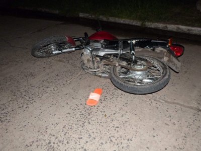Un joven motociclista falleció tras chocar con un auto 1