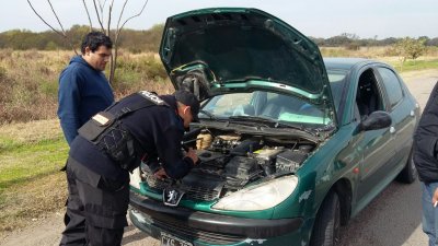 Santa Sylvina: Caminera dio con dos autos buscados por hurto 1