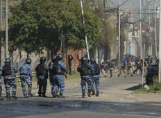 Gendarmería reprimió una protesta con balas de goma y gases 1