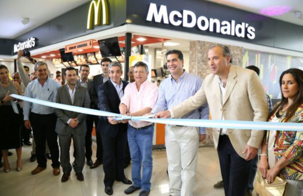 Capitanich valoró la inauguración de McDonald's como “una oportunidad de empleo joven” 1