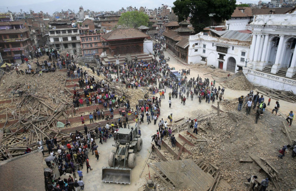 Nepal: suman más de 2400 los muertos y buscan a 13 argentinos 2