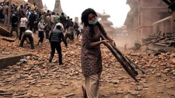 Ya son más de 4.700 los muertos por el terremoto en Nepal