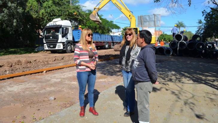 Aida Ayala monitoreó el avance del pavimento de la avenida Italia