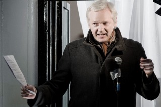 WikiLeaks: Assange fue detenido y se abre una batalla legal