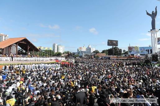 Cientos de miles de personas participaron de la misa del Papa en Bolivia