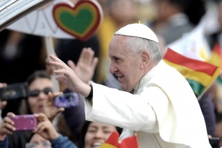 El Papa se despide de Bolivia y emprende viaje a Paraguay