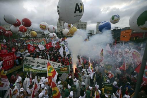 Brasil: organizaciones de izquierda, sindicatos y movimientos sociales marcharon en apoyo a Rousseff