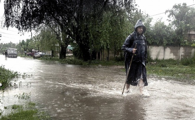 Buenos Aires: baja el agua y comienza lentamente la vuelta a casa de los evacuados