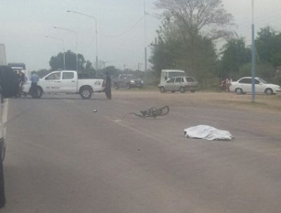 Falleció un ciclista al ser embestido por una combi en la ruta 16