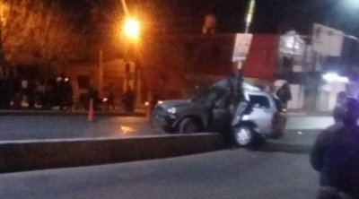 Un hombre de 34 años falleció tras colisionar contra un semáforo en la avenida Alvear