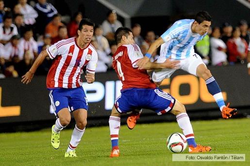 Argentina sumó su primer punto en las Eliminatorias en un áspero empate con Paraguay