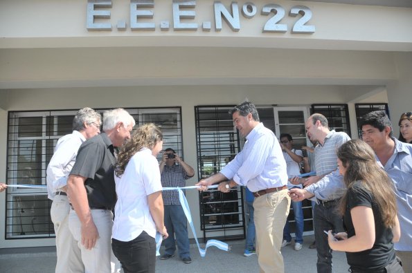 Inauguraron una escuela especial y una sala de extracción de miel en El Sauzalito