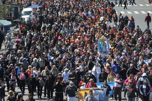 Miles de fieles participan de la tradicional peregrinación a Luján
