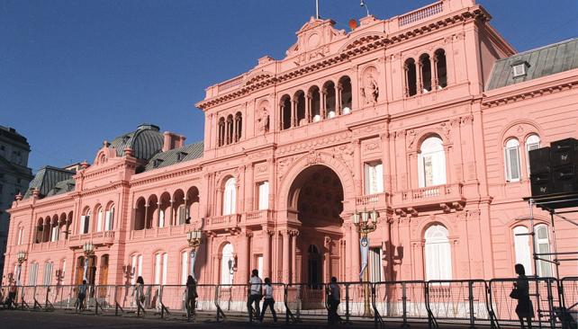 Otro caso de decreto fácil: Macri ordenó la revisión de las contrataciones