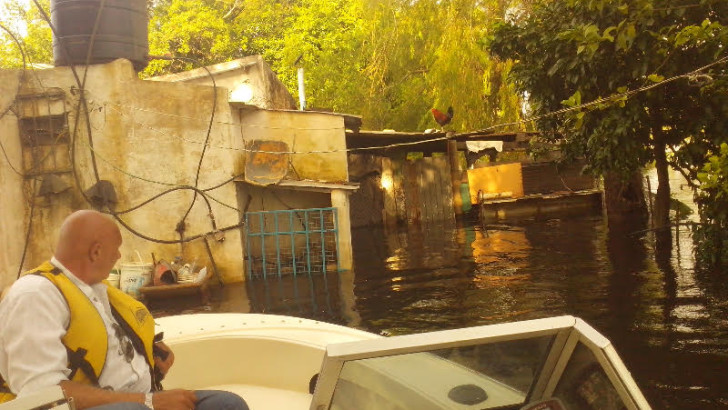 Inundaciones: Defensa Civil llevó asistencia a familias de Colonia Benítez