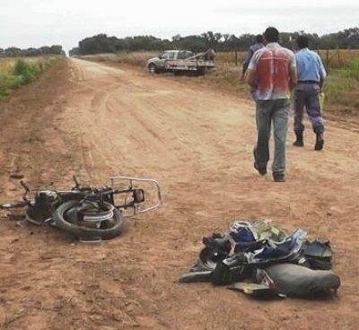 Napenay: dos jóvenes pierden la vida en colisión de motos