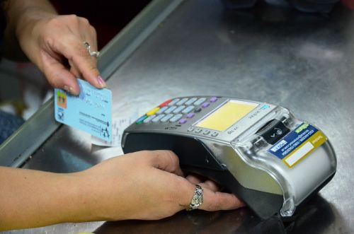 Rebajarán las comisiones de las tarjetas de crédito del 3 al 2,5 por ciento