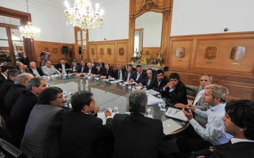 Capitanich pide continuidad y reactivación de obras en la reunión con Macri