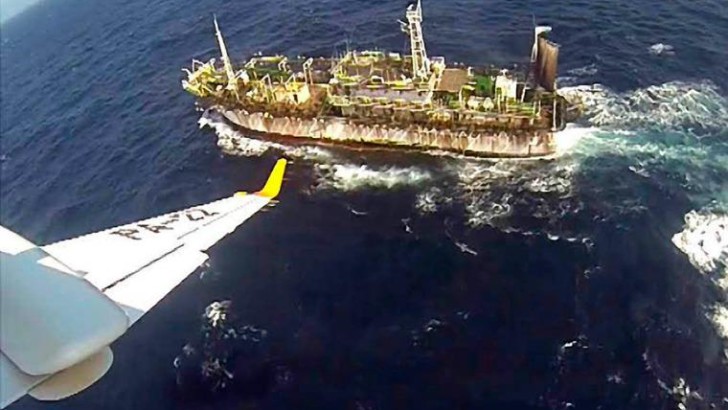 Pesca ilegal: Prefectura hundió un buque chino y rescató a sus tripulantes