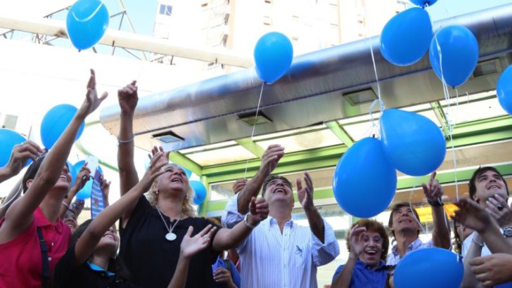 Día Mundial de Concienciación sobre el Autismo: el Municipio realizó suelta de globos en la peatona