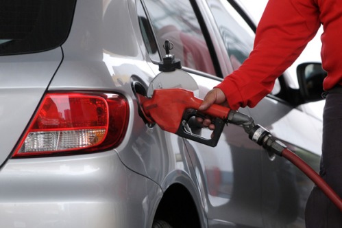 Los combustibles se suman al tarifazo y la inflación en abril podría superar el 6%