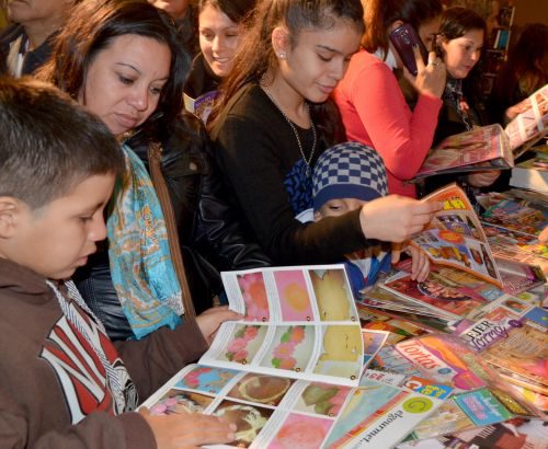 La Feria del Libro de Villa Ángela explotó de visitantes en su segundo día