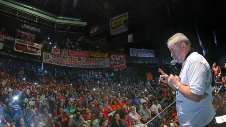 A un año de su detención, Lula se afirma primero en la carrera presidencial