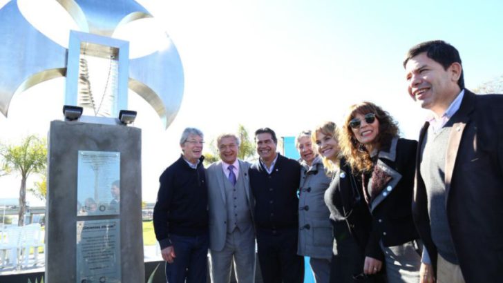 Bicentenario: instalaron la escultura 617, donada al Municipio por la Legislatura