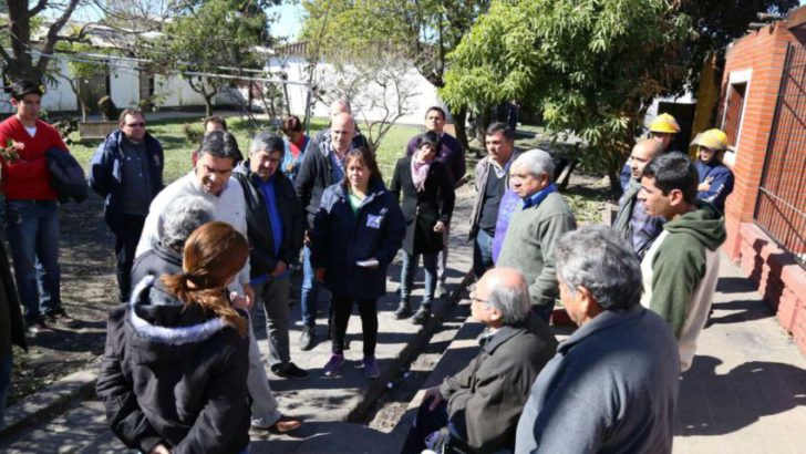 Capitanich visitó a las familias afectadas por el incendio en el barrio Santa Inés