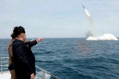 Corea del Norte suma tensión tras disparar un misil cerca de Japón