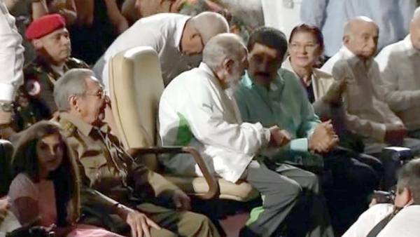 Fidel Castro, presente en una gala con motivo de su cumpleaños