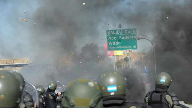 Gendarmería reprimió una protesta con balas de goma y gases