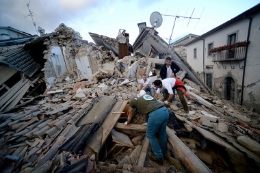 Terremoto en Italia: llegan a 267 los muertos y un nuevo sismo reavivó el terror
