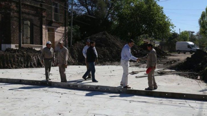 Avanza a buen ritmo la obra del pavimento urbano de Villa Los Lirios