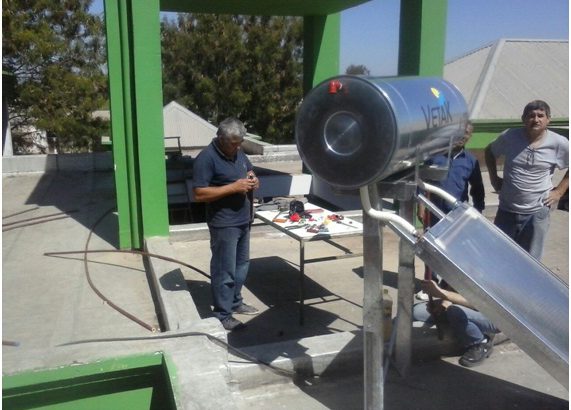 El municipio instaló calefactores solares en el Centro Comunitario del barrio 244 viviendas