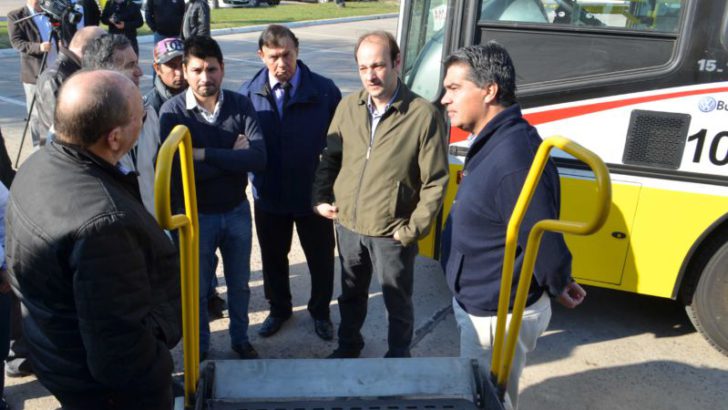 Mejoras en transporte público: Capitanich presentó cuatro colectivos cero kilómetro de la Línea 5