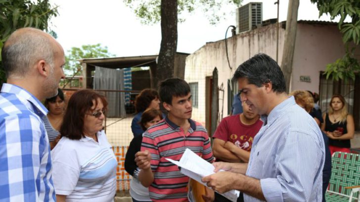 Capitanich recorrió los barrios Nazareno y Gobernador Goitía y trazó un plan de acción con vecinos