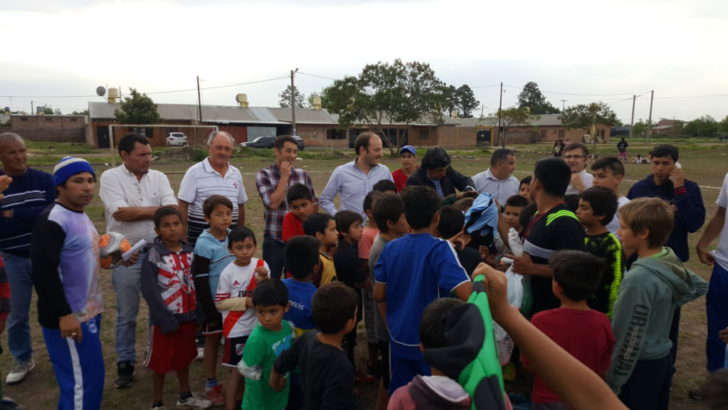 En el barrio 29 de agosto, Bolatti inauguró una nueva escuela de fútbol
