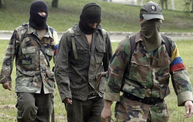 Las FARC vuelven a la selva, mientras crece la polémica por la campaña del NO