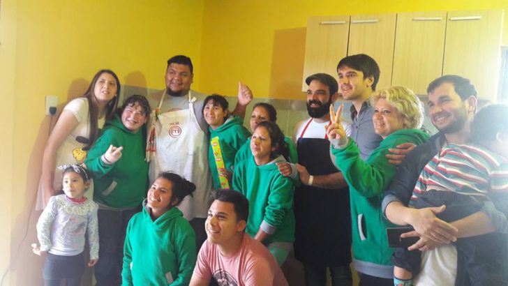 Reconocidos chefs cocinaron para niños en el Barrio Zampa