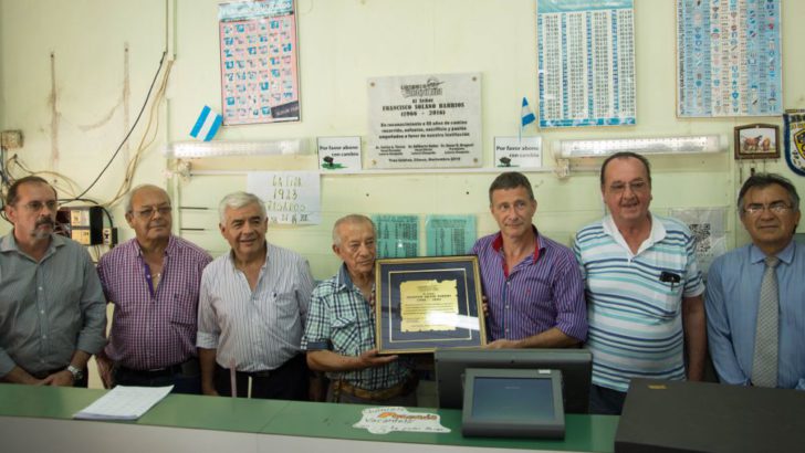 Tres Isletas: reconocimiento de Lotería Chaqueña al agenciero Solano Barrios por sus 50 años de labor