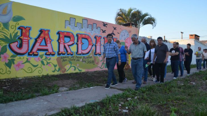 Zona oeste: Gustavo Martínez recorrió el barrio Jardín y dialogó con vecinos