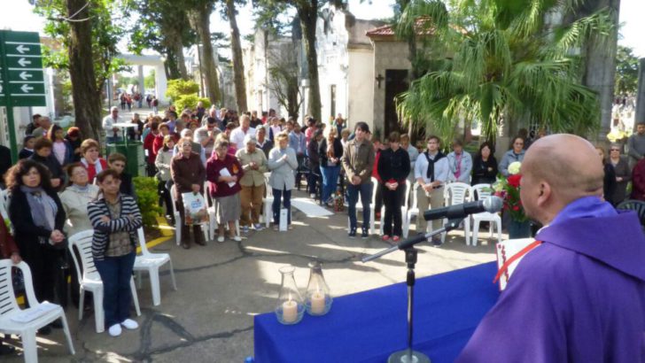 El Municipio acompañó la misa por el Día de los Fieles Difuntos