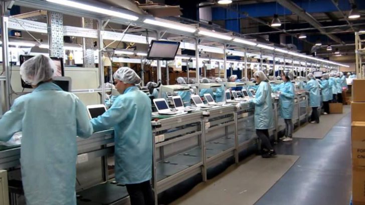 Industria: Macri eliminó los aranceles para las computadoras y la importación de partes