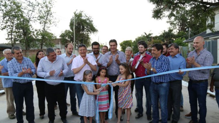 Capitanich y Peppo inauguraron 17 cuadras de pavimento urbano en Villa Camors