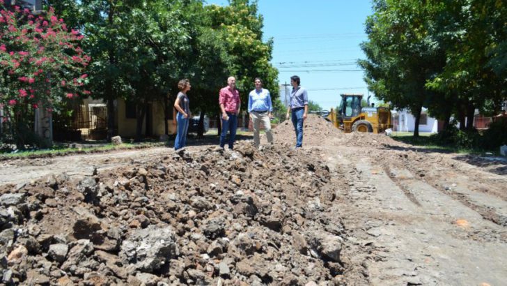 Capitanich supervisó el inicio de obras de la pavimentación de la calle Dodero en Villa Centenario