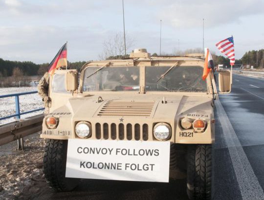 EE.UU. busca intimidar a Rusia y envía tropas y tanques a Poznan