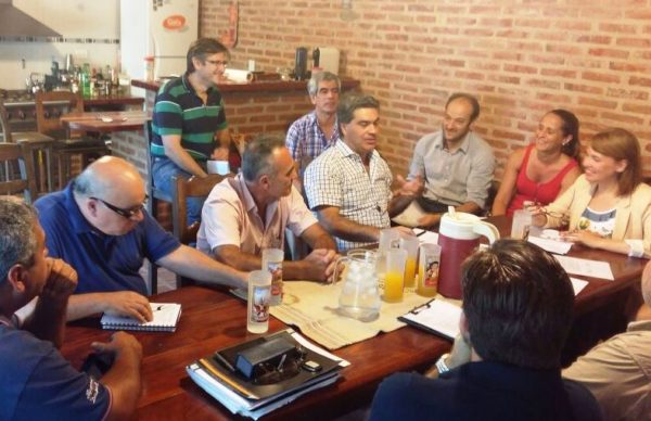 Capitanich y las comisiones de Villa Camila y Villa Fabiana Sur coordinaron una agenda de trabajo 1