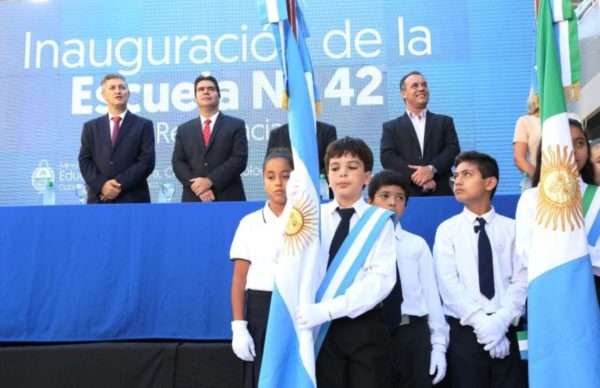 Capitanich acompañó al gobernador de la inauguración del ciclo lectivo 2017 en la EEP Nº 42 de Resistencia