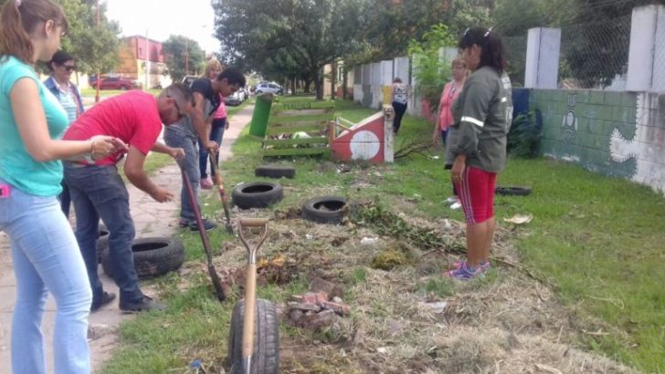 El municipio realizó trabajos de limpieza de espacios verdes en el barrio España